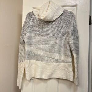 John + Jenn Grey and White Turtleneck Sweater size Small